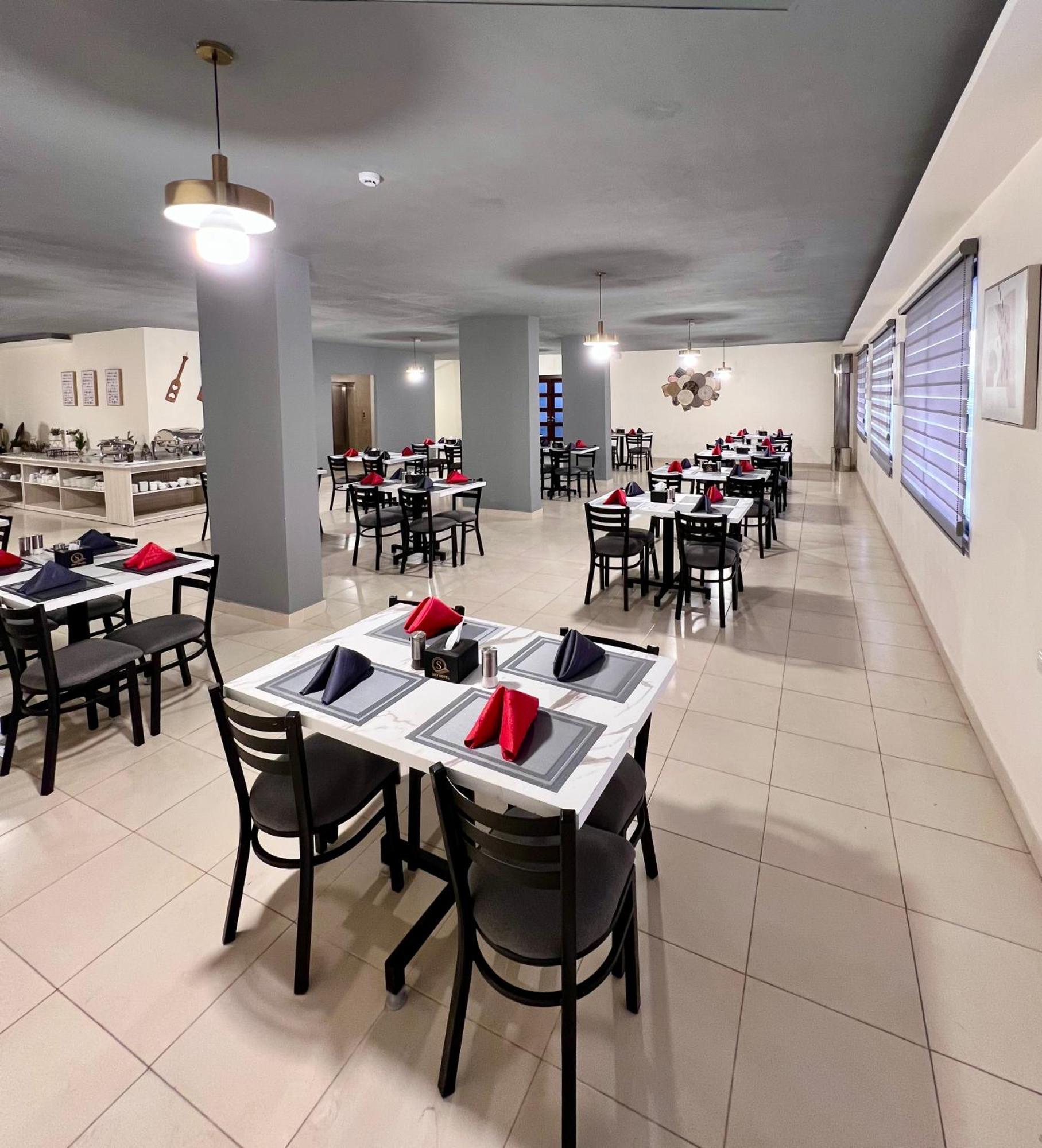 Sky Hotel Aqaba Exterior photo